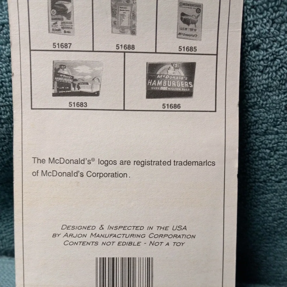 McDonald's Collection  COME AND GET'EM! 15¢ HAMBURGER MAGNET No. 51687 NEW